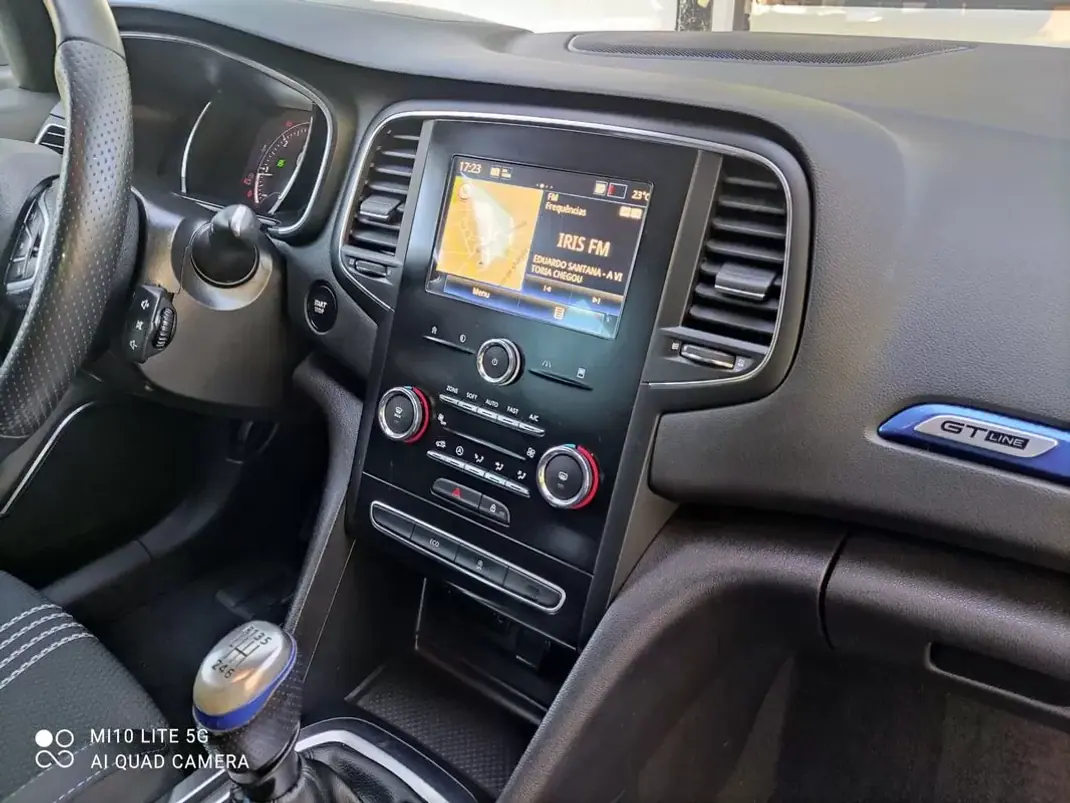 Renault Mégane Sport Tourer 2018 - 14900 EUR, 112000 km - AUTO.MOTO.pt - 112000km - foto 13 de 28