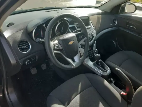 Chevrolet Cruze 2012 - 7900 EUR, 221800 km - AUTO.MOTO.pt - 221800km - foto 18 de 37