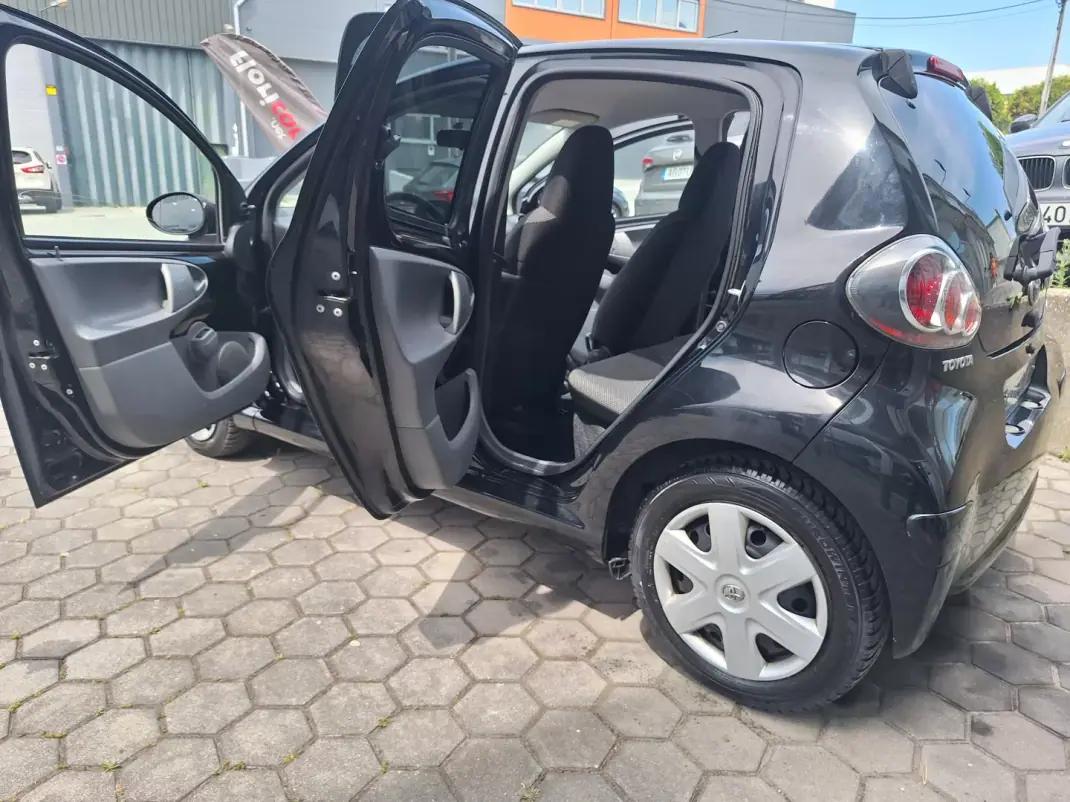 Toyota Aygo 2012 - 5900 EUR, 169000 km - AUTO.MOTO.pt - 169000km - foto 9 de 16