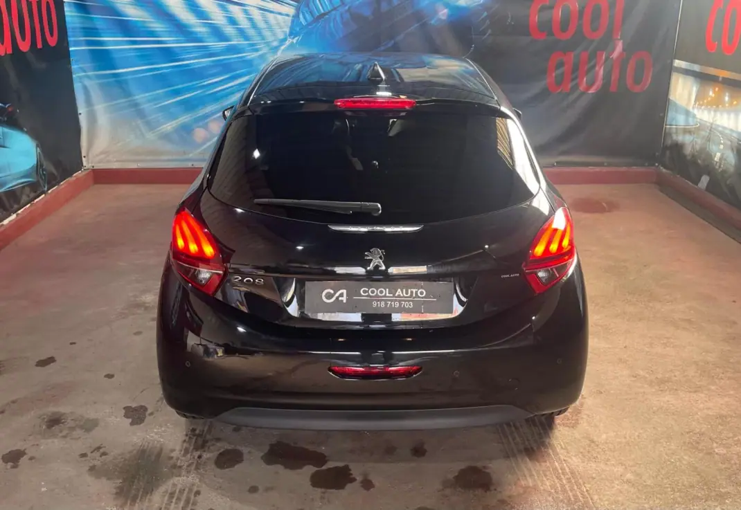 Peugeot 208 2018 - 8899 EUR, 106000 km - AUTO.MOTO.pt - 106000km - foto 12 de 42