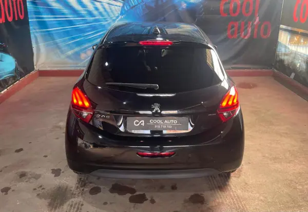 Peugeot 208 2018 - 8899 EUR, 106000 km - AUTO.MOTO.pt - 106000km - foto 12 de 42