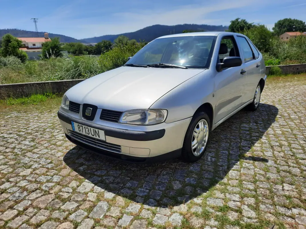 SEAT Cordoba 2001 - 2900 EUR, 206805 km - AUTO.MOTO.pt - 206805km - foto 1 de 12
