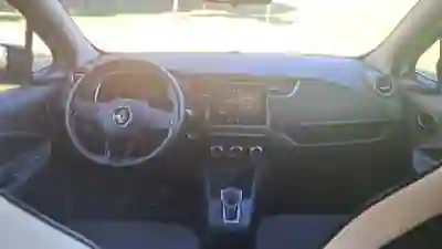 Renault Zoe 2020 - 12700 EUR, 78500 km - AUTO.MOTO.pt - 78500km - foto 11 de 13