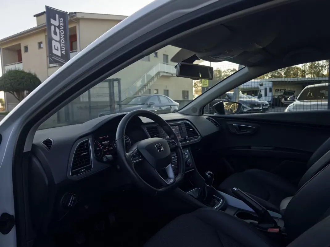 SEAT Leon 2013 - 11500 EUR, 253000 km - AUTO.MOTO.pt - 253000km - foto 16 de 38