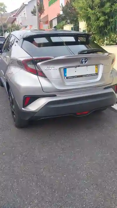 Toyota C-HR 2018 — foto 2 de 7