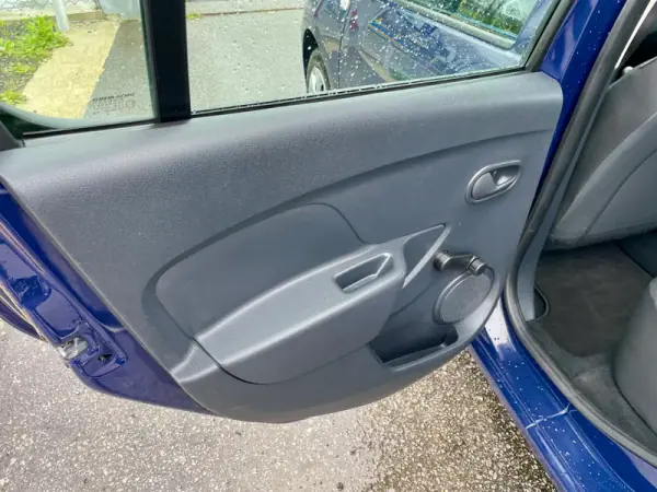 Dacia Sandero 2019 - 10500 EUR, 53499 km - AUTO.MOTO.pt - 53499km - foto 18 de 26
