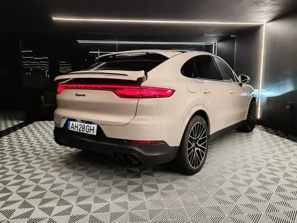 Porsche Cayenne Coupé 2021 - 74750 EUR, 125000 km - AUTO.MOTO.pt - 125000km - foto 9 de 32
