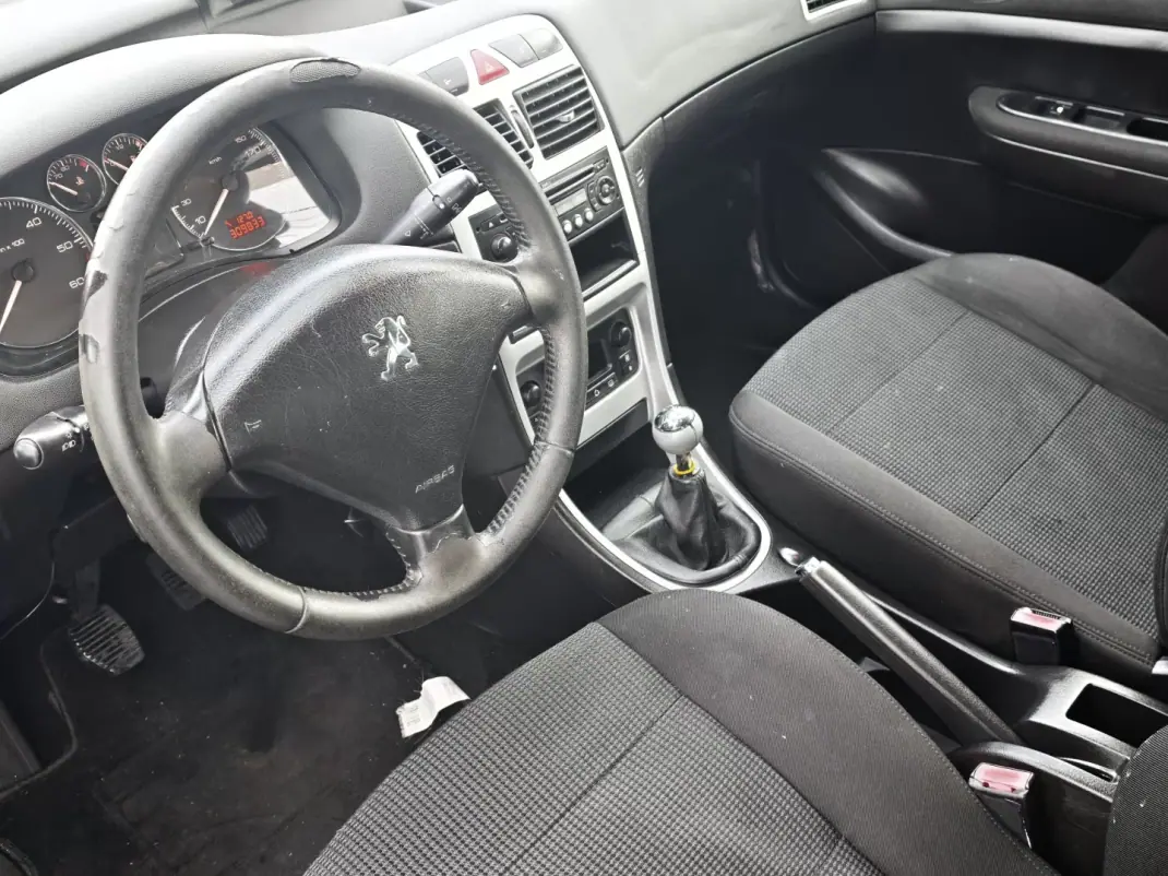 Peugeot 307 2006 - 4500 EUR, 309000 km - 309000km - foto 8 de 11