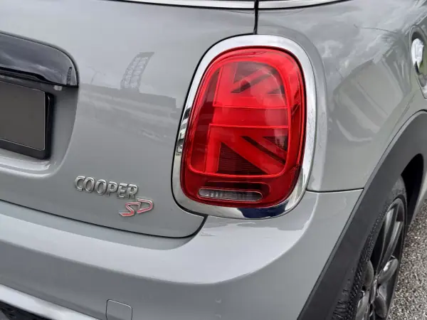 MINI Cooper 2018 - 21990 EUR, 165000 km - AUTO.MOTO.pt - 165000km - foto 12 de 31
