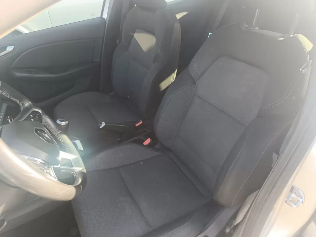 Renault Clio 2019 - 10900 EUR, 199948 km - AUTO.MOTO.pt - 199948km - foto 27 de 27