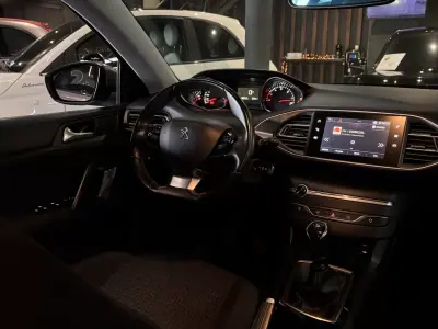 Peugeot 308 SW 2020 - 13490 EUR, 149900 km - AUTO.MOTO.pt - 149900km - foto 18 de 34