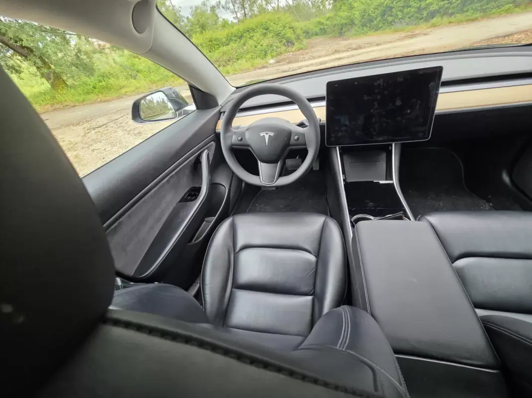 Tesla Model 3 2019 - 23900 EUR, 177000 km - AUTO.MOTO.pt - 177000km - foto 37 de 42