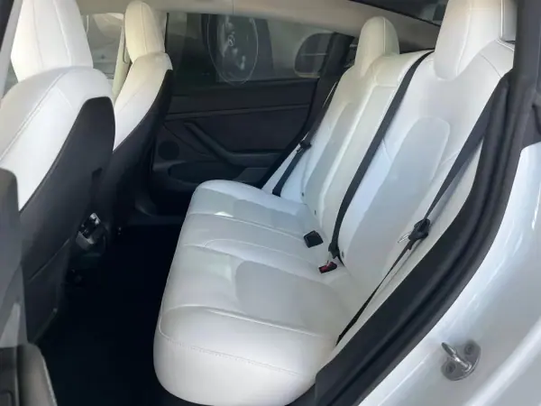 Tesla Model 3 2023 - 28990 EUR, 65000 km - AUTO.MOTO.pt - 65000km - foto 12 de 20