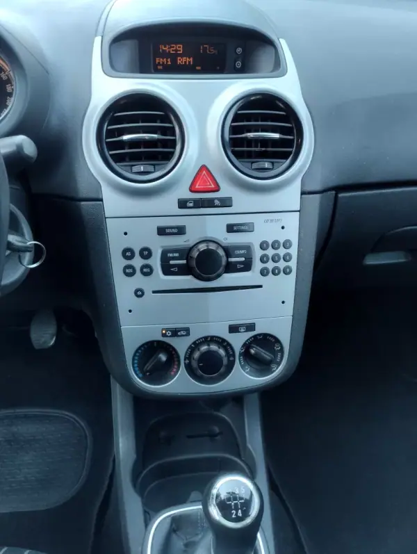 Opel Corsa 2010 - 5000 EUR, 240000 km - AUTO.MOTO.pt - 240000km - foto 22 de 24