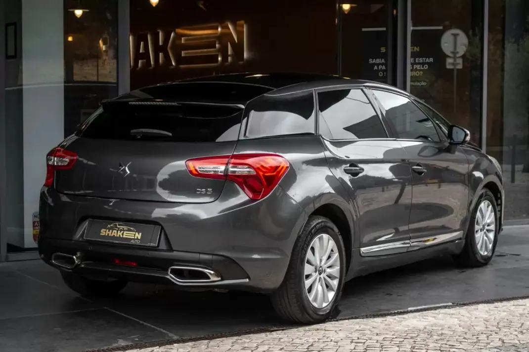DS DS5 2015 - 8450 EUR, 237267 km - 237267km - foto 4 de 41
