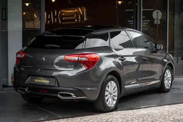 DS DS5 2015 - 8450 EUR, 237267 km - AUTO.MOTO.pt - 237267km - foto 4 de 41