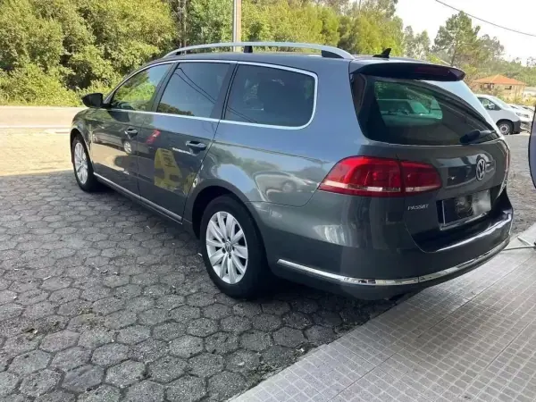 Volkswagen Passat 2009 - 8900 EUR, 300000 km - AUTO.MOTO.pt - 300000km - foto 2 de 12