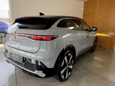 Renault Mégane E-Tech 2022 - 24999 EUR, 27000 km - AUTO.MOTO.pt - 27000km - foto 26 de 116