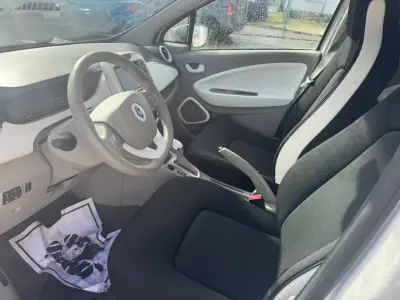 Renault Zoe 2016 - 8990 EUR, 85000 km - AUTO.MOTO.pt - 85000km - foto 10 de 18