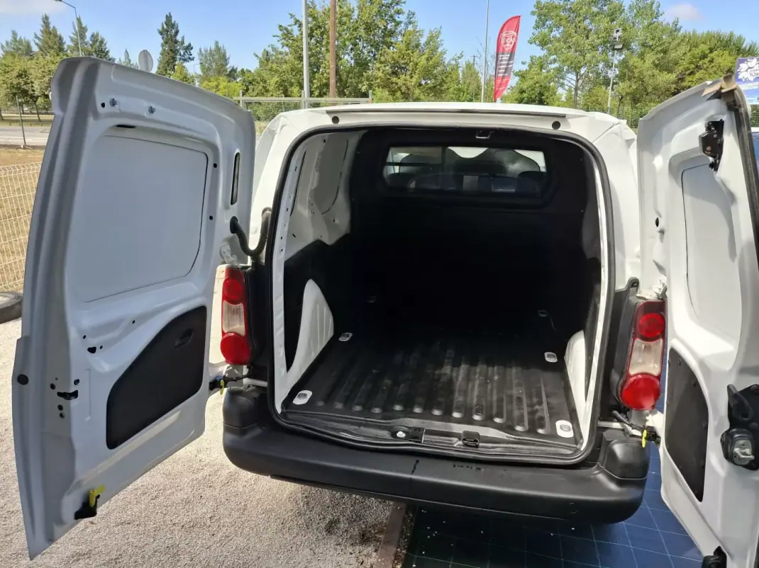 Peugeot PARTNER GIRAFON 2018 - 9990 EUR, 295321 km - AUTO.MOTO.pt - 295321km - foto 10 de 13