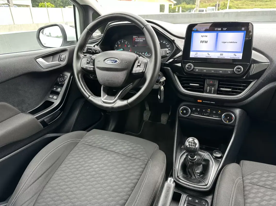 Ford Fiesta 2022 - 15200 EUR, 120000 km - 120000km - foto 26 de 57