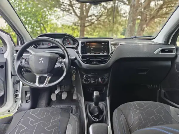 Peugeot 2008 2018 - 10399 EUR, 110600 km - AUTO.MOTO.pt - 110600km - foto 22 de 38