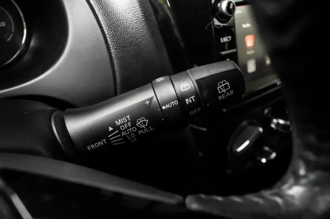Mitsubishi Space Star 2018 - 8790 EUR, 75188 km - AUTO.MOTO.pt - 75188km - foto 14 de 32