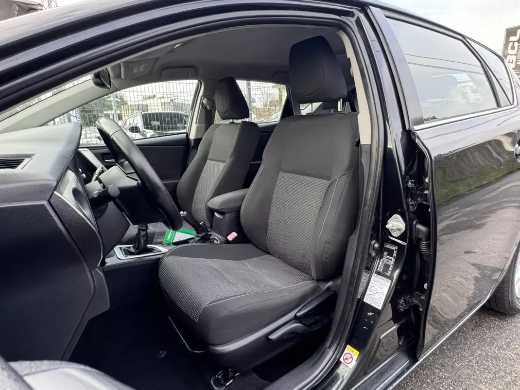 Toyota Auris 2014 - 10990 EUR, 224000 km - AUTO.MOTO.pt - 224000km - foto 10 de 27