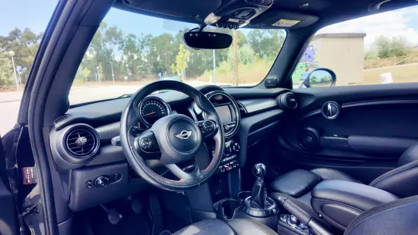 MINI 3 Portas 2017 - 14990 EUR, 95000 km - AUTO.MOTO.pt - 95000km - foto 9 de 32