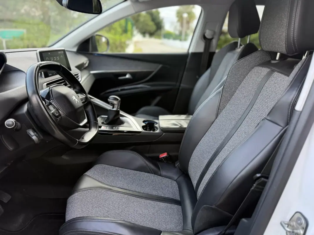 Peugeot 5008 2018 - 13999 EUR, 200000 km - AUTO.MOTO.pt - 200000km - foto 7 de 14