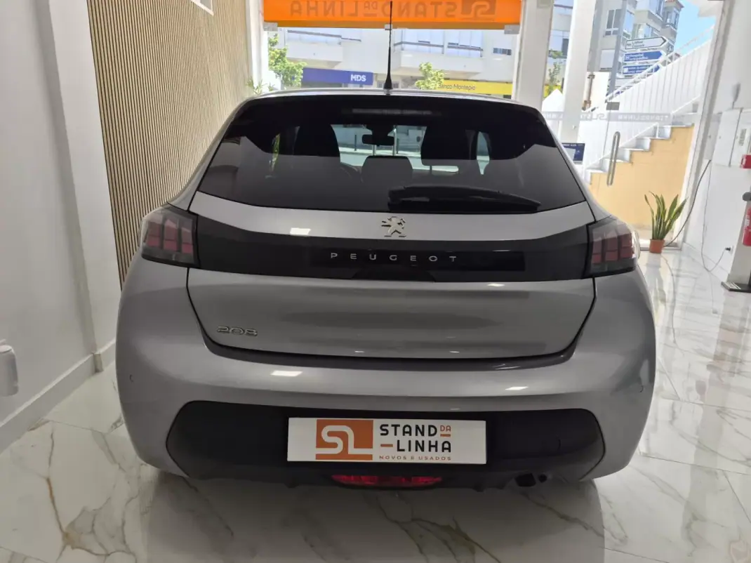 Peugeot 208 2023 - 14650 EUR, 63712 km - 63712km - foto 8 de 22