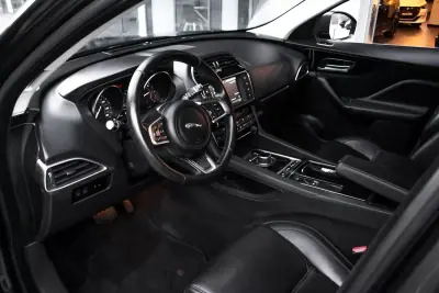 Jaguar F-Pace 2018 - 22990 EUR, 155156 km - 155156km - foto 25 de 48