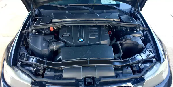 BMW 318 2012 - 11490 EUR, 222729 km - AUTO.MOTO.pt - 222729km - foto 41 de 43