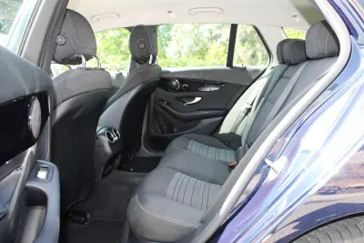 Mercedes-Benz C 300 2020 - 28990 EUR, 128000 km - AUTO.MOTO.pt - 128000km - foto 18 de 36