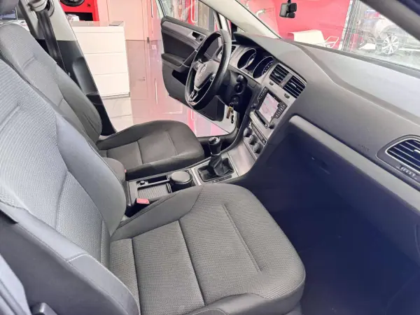 Volkswagen Golf 2016 - 12500 EUR, 228000 km - AUTO.MOTO.pt - 228000km - foto 8 de 14