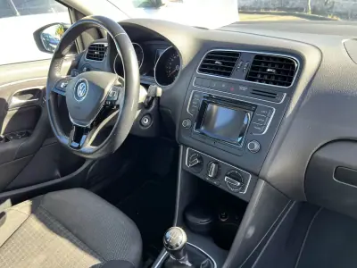 Volkswagen Polo 2017 - 12990 EUR, 99650 km - AUTO.MOTO.pt - 99650km - foto 11 de 14