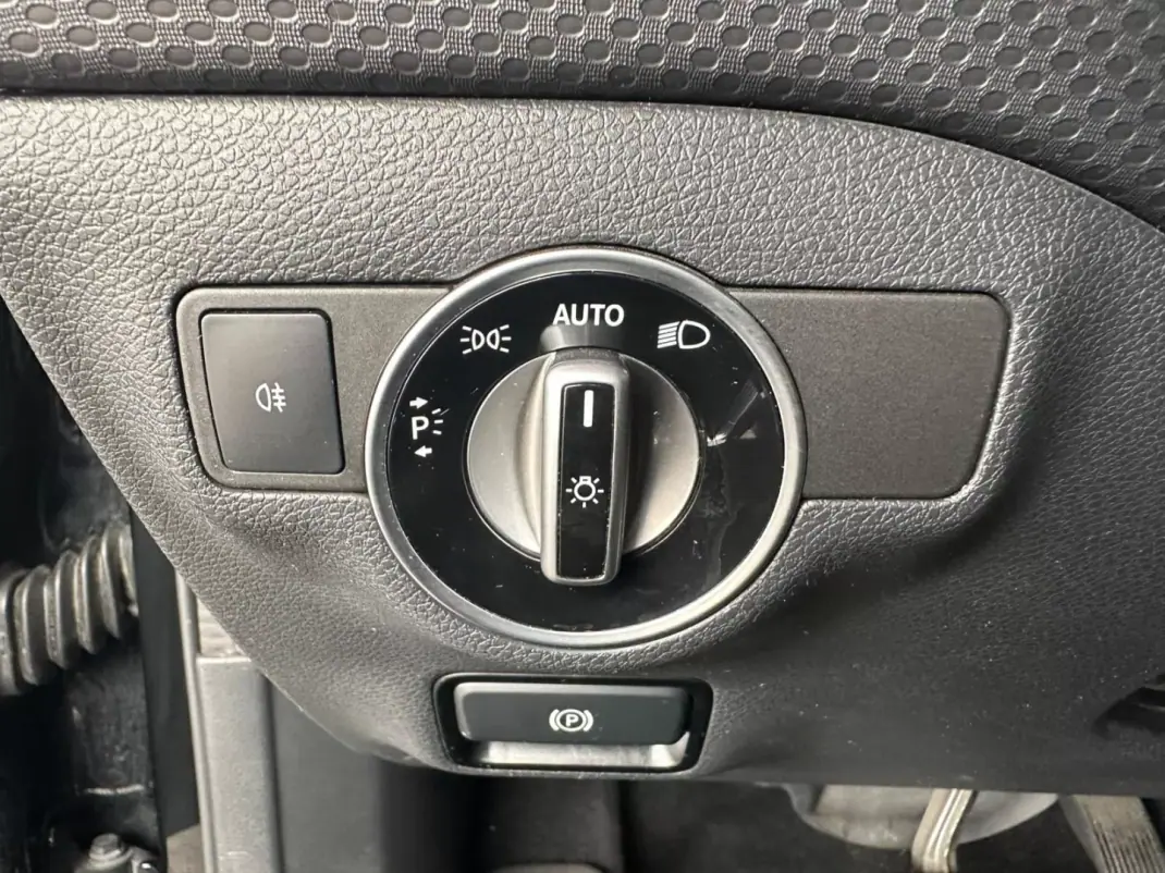 Mercedes-Benz A 180 2017 - 18900 EUR, 134826 km - 134826km - foto 17 de 30