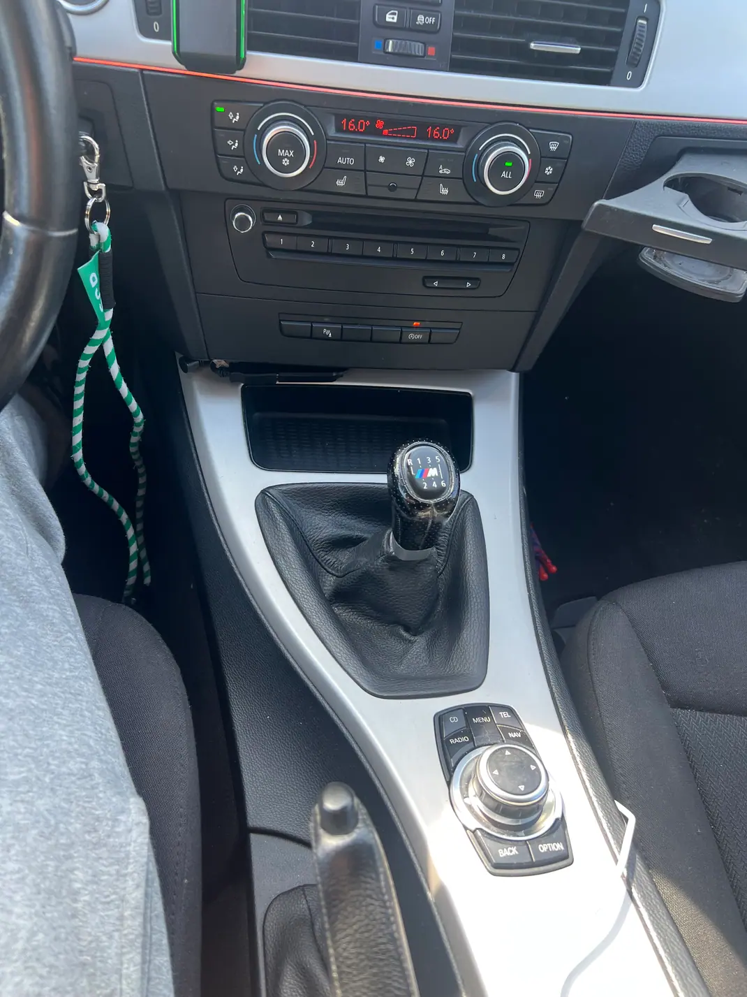 BMW 320 2011 - 7750 EUR, 263000 km - AUTO.MOTO.pt - 263000km - foto 10 de 15