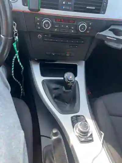 BMW 320 2011 - 7750 EUR, 263000 km - AUTO.MOTO.pt - 263000km - foto 10 de 15