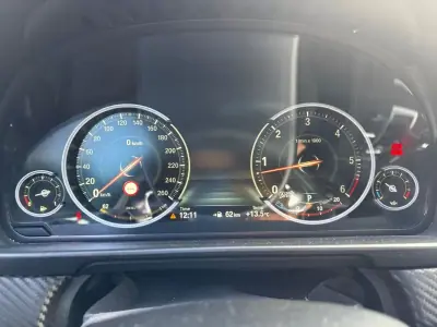 BMW M550d 2013 - 27500 EUR, 272000 km - AUTO.MOTO.pt - 272000km - foto 15 de 21