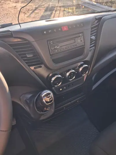 Iveco 2015 - 13500 EUR, 240000 km - AUTO.MOTO.pt - 240000km - foto 6 de 9