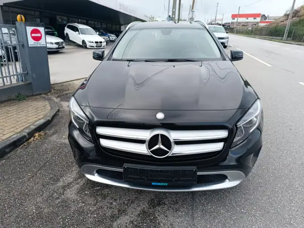Mercedes-Benz GLA 180 2015 - 22500 EUR, 120000 km - AUTO.MOTO.pt - 120000km - foto 6 de 28
