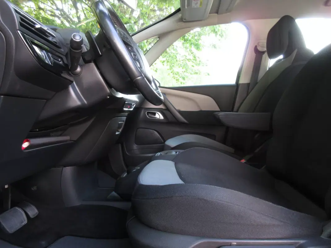Citroën C4 Grand Picasso 2014 - 11490 EUR, 185000 km - AUTO.MOTO.pt - 185000km - foto 22 de 60