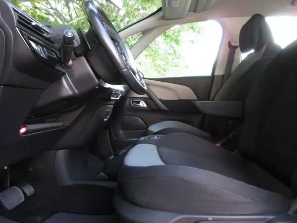 Citroën C4 Grand Picasso 2014 - 11490 EUR, 185000 km - AUTO.MOTO.pt - 185000km - foto 22 de 60