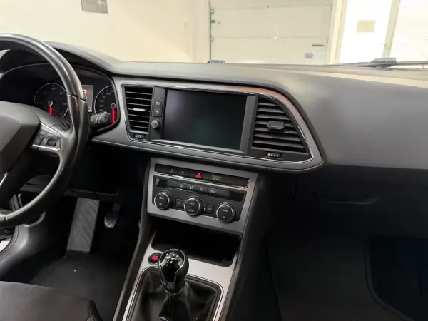 SEAT Leon ST 2017 - 10990 EUR, 147000 km - AUTO.MOTO.pt - 147000km - foto 17 de 22
