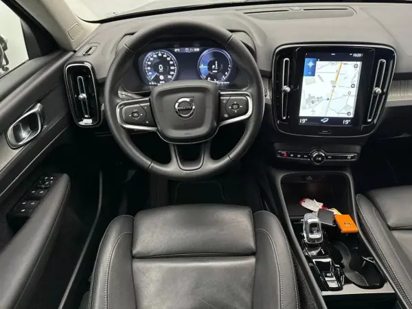 Volvo XC 40 2021 - 27990 EUR, 85029 km - AUTO.MOTO.pt - 85029km - foto 5 de 13