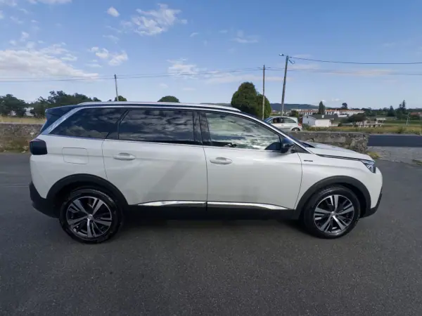 Peugeot 5008 2018 - 18990 EUR, 164000 km - AUTO.MOTO.pt - 164000km - foto 8 de 48