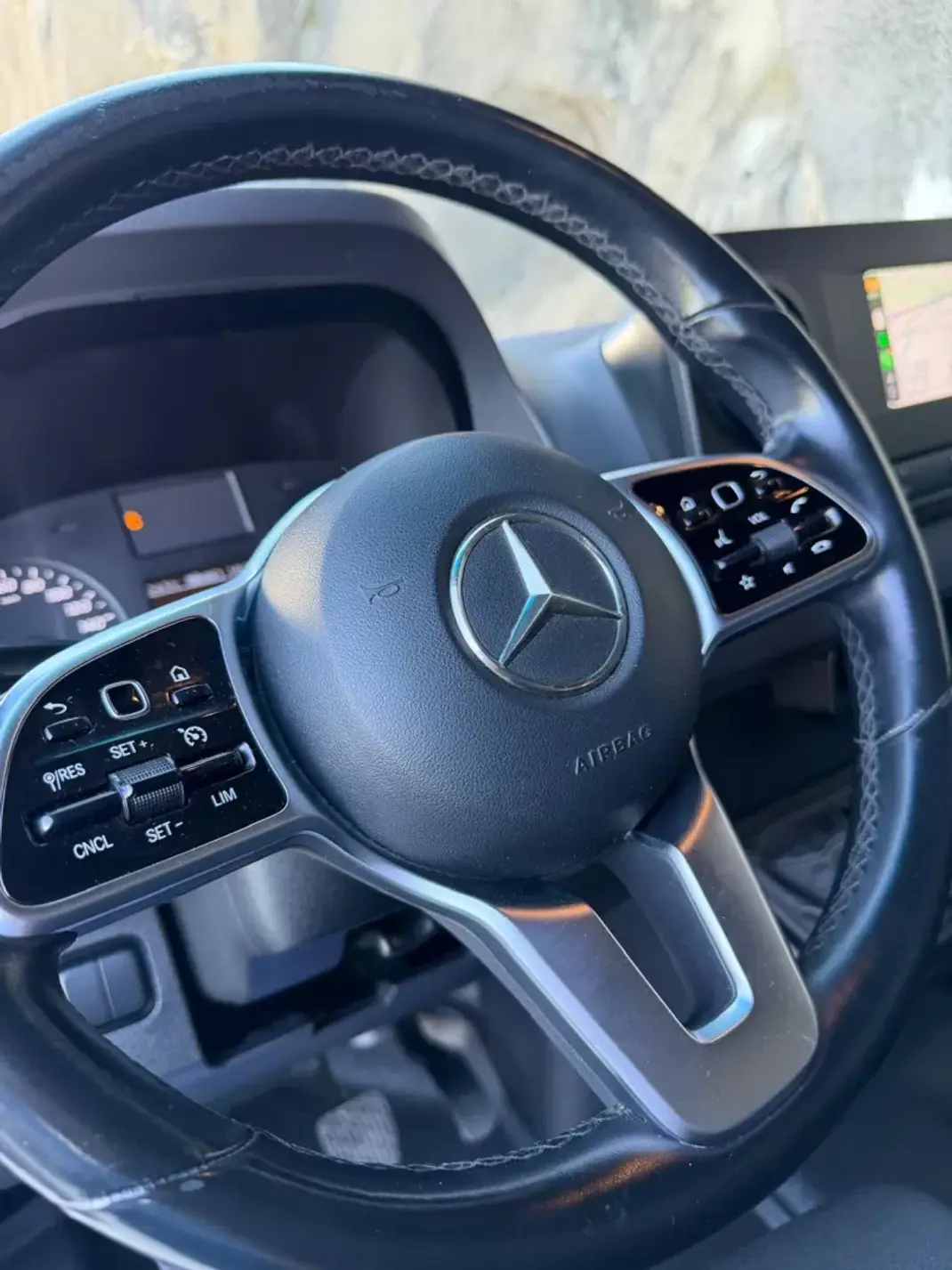 Mercedes-Benz 2022 - 30000 EUR, 161000 km - AUTO.MOTO.pt - 161000km - foto 9 de 12