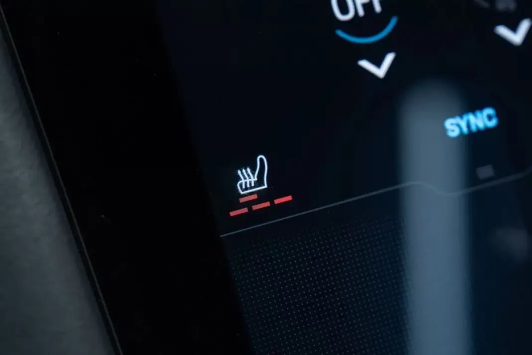 Porsche Taycan 2024 - 84950 EUR, 8000 km - AUTO.MOTO.pt - 8000km - foto 56 de 58