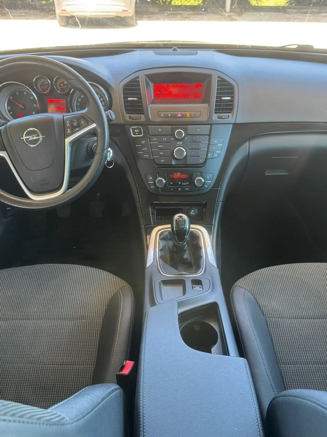Opel Insignia Sports Tourer 2011 - 4890 EUR, 232000 km - AUTO.MOTO.pt - 232000km - foto 4 de 4